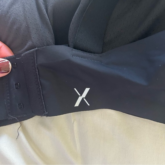 Knix Revolution V-Neck Bra Black Size 4 (D) - Picture 4 of 7